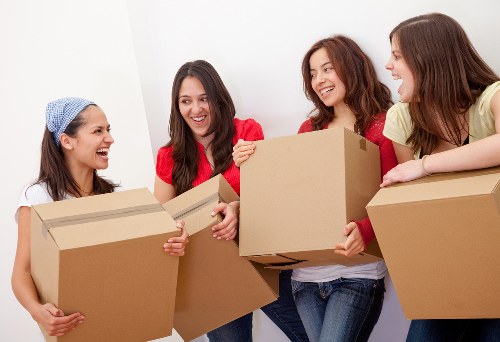Professional packing and unpacking services in Shoreditch for a smooth home move