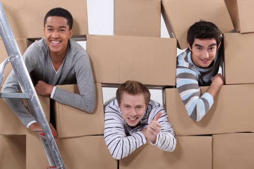 Reliable Shoreditch removal van for office and home relocations