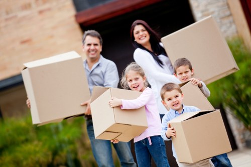 Shoreditch moving truck service with access planning and transport support