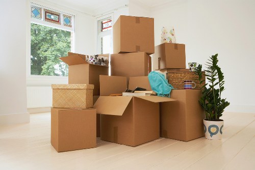 Packing and loading household furniture for a Shoreditch relocation